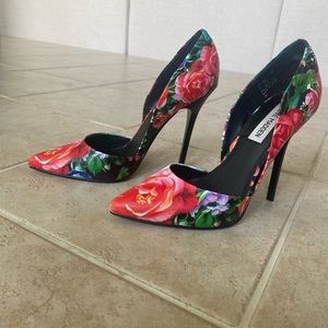 Vincible floral multi pumps
